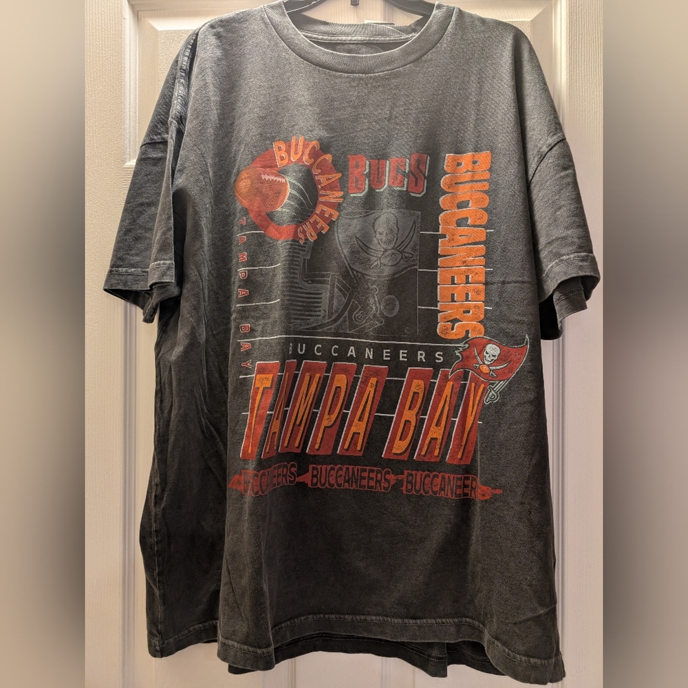 Team Apparel Tampa Bay Buccaneers Graphic Tee - nfl SIZE XXL new with tags